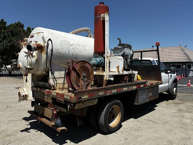 Image of Ford F-550 equipment image 3