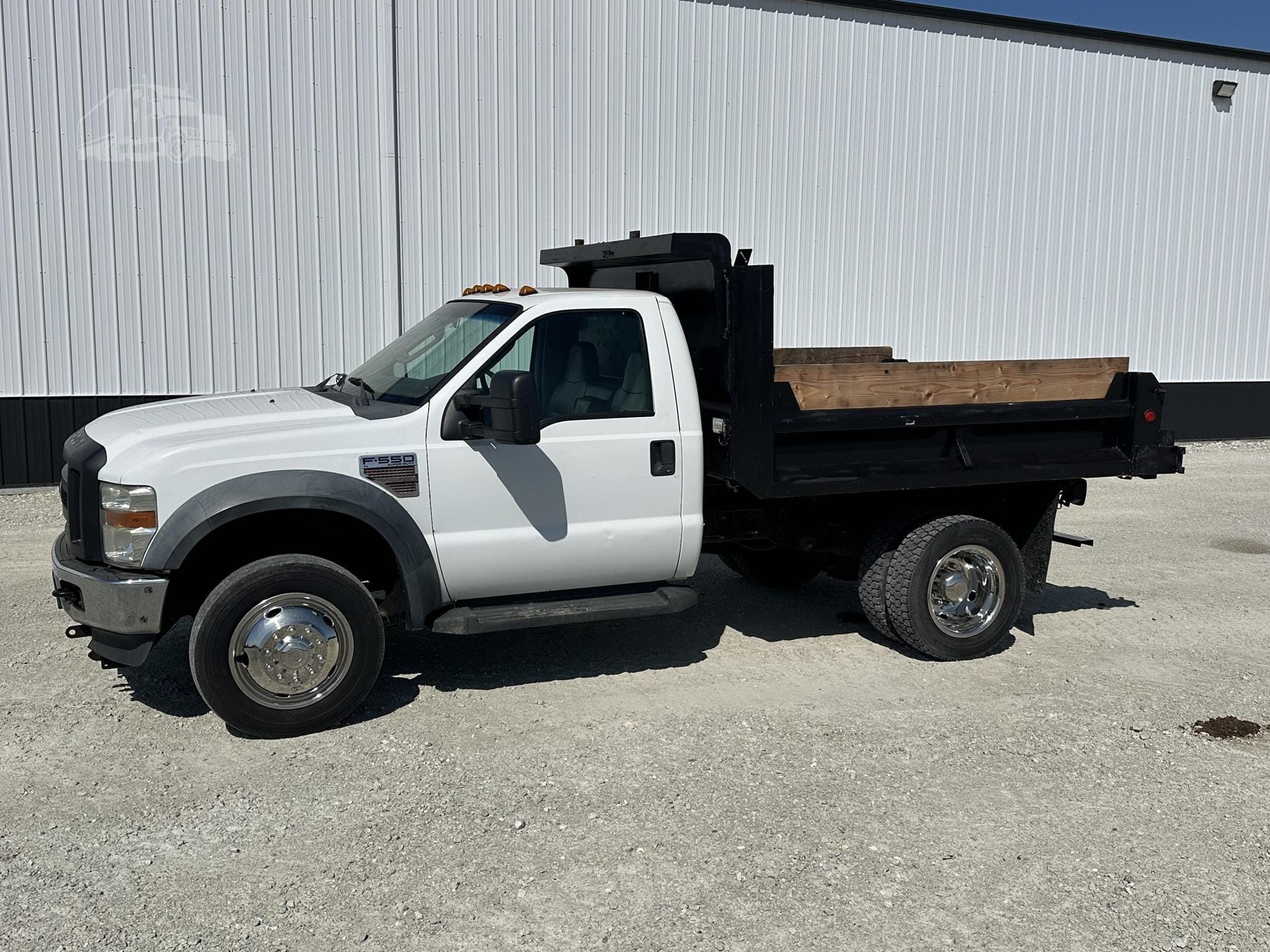 2010 Ford F-550 Equipment Image0