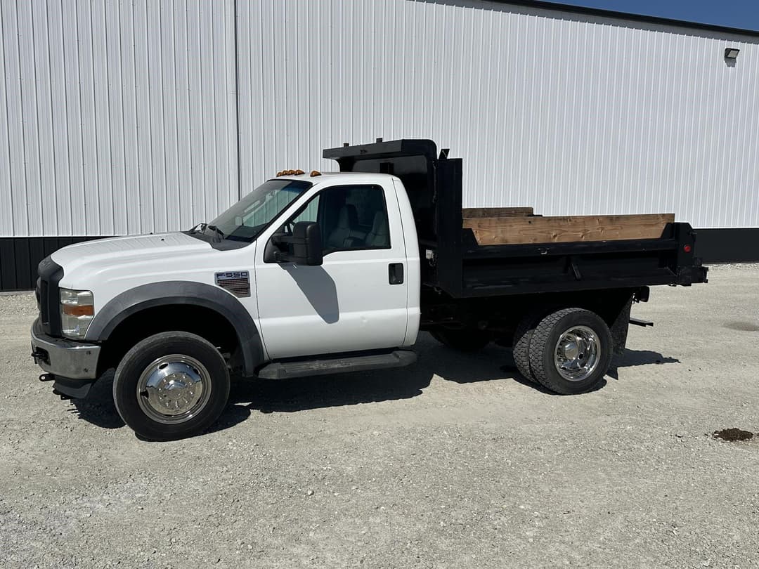 Image of Ford F-550 Primary image