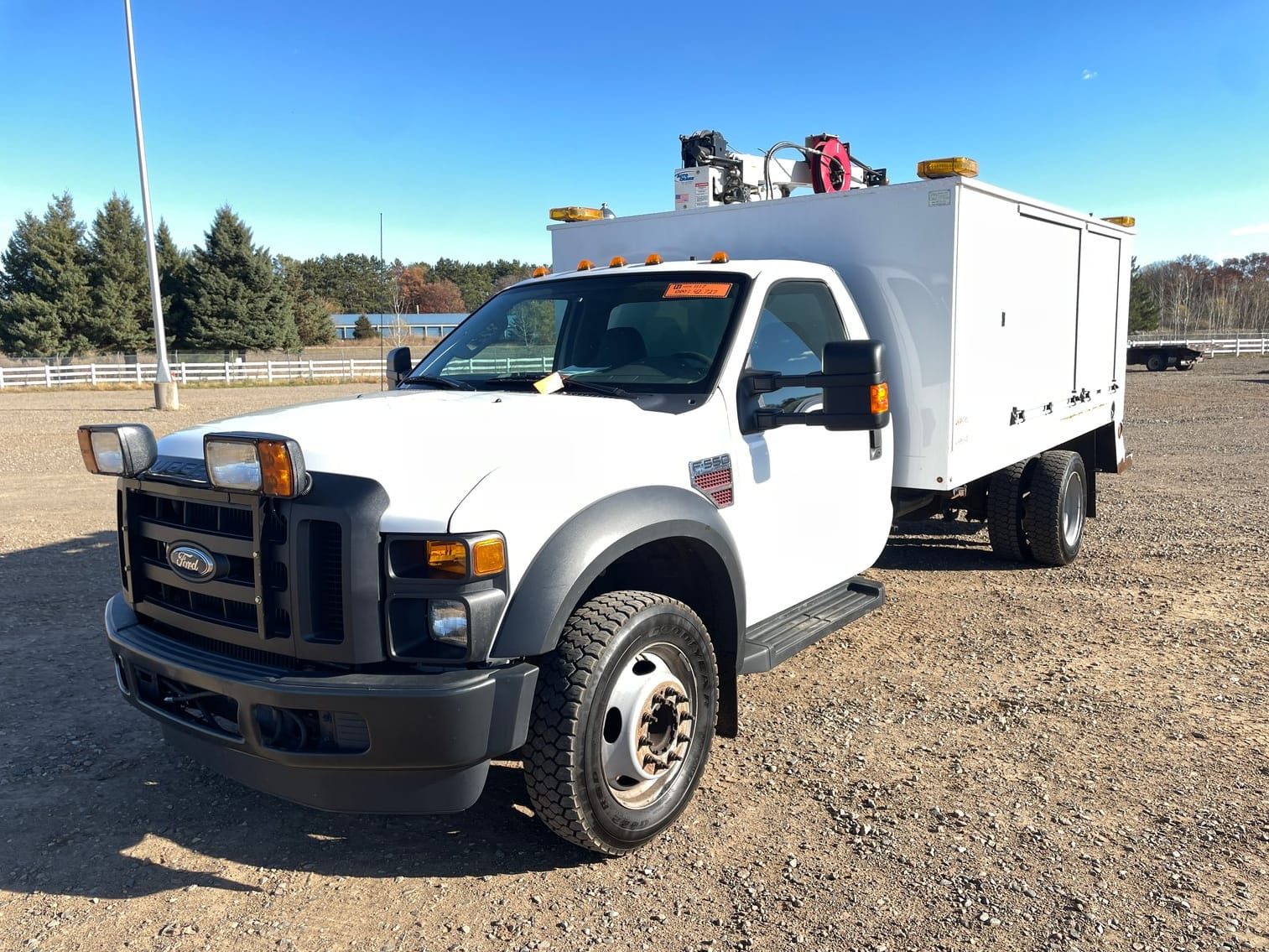 2010 Ford F-550 Equipment Image0