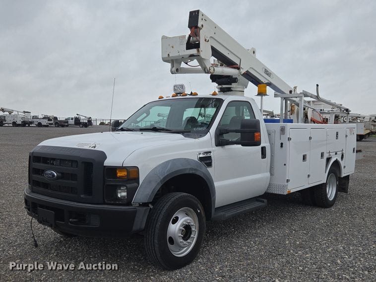 2010 Ford F-550 Equipment Image0