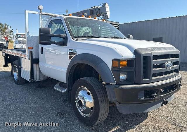 Image of Ford F-550 equipment image 2