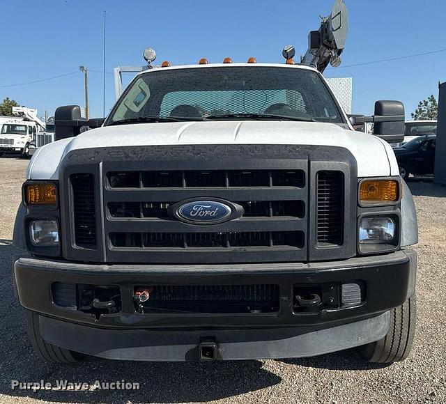 Image of Ford F-550 equipment image 1