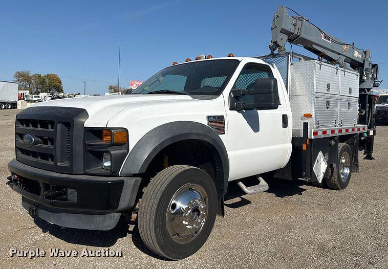 Image of Ford F-550 Primary image