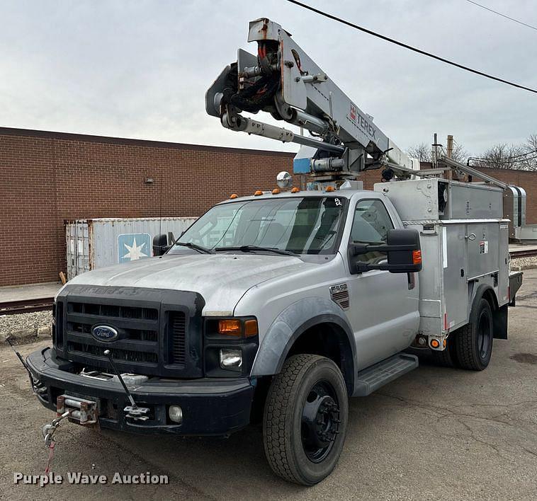 Image of Ford F-550 Primary image