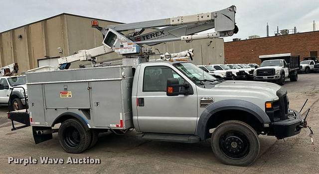 Image of Ford F-550 equipment image 3