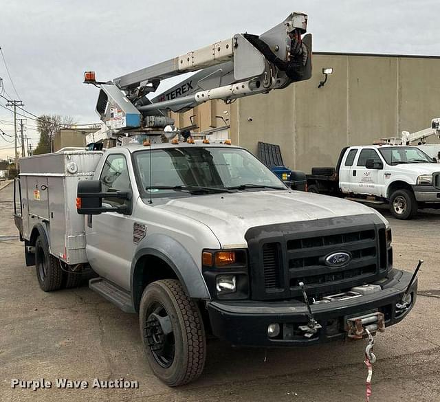 Image of Ford F-550 equipment image 2