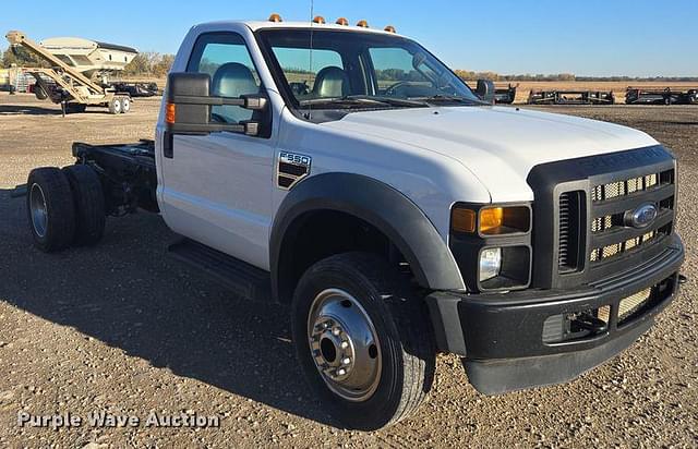 Image of Ford F-550 equipment image 2