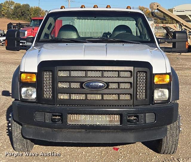 Image of Ford F-550 equipment image 1