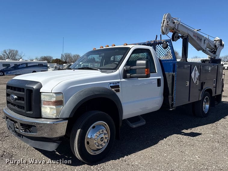 2010 Ford F-550 Equipment Image0