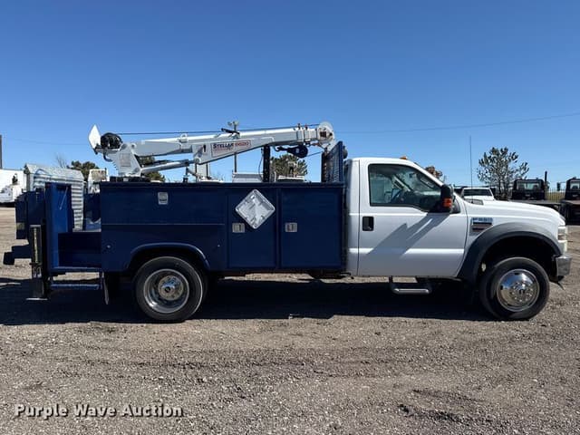 Image of Ford F-550 equipment image 3
