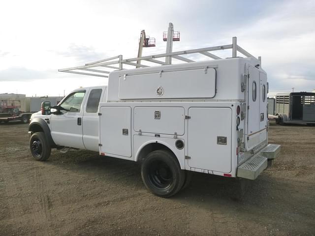 Image of Ford F-550 equipment image 3