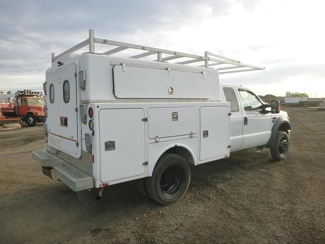 Image of Ford F-550 equipment image 2