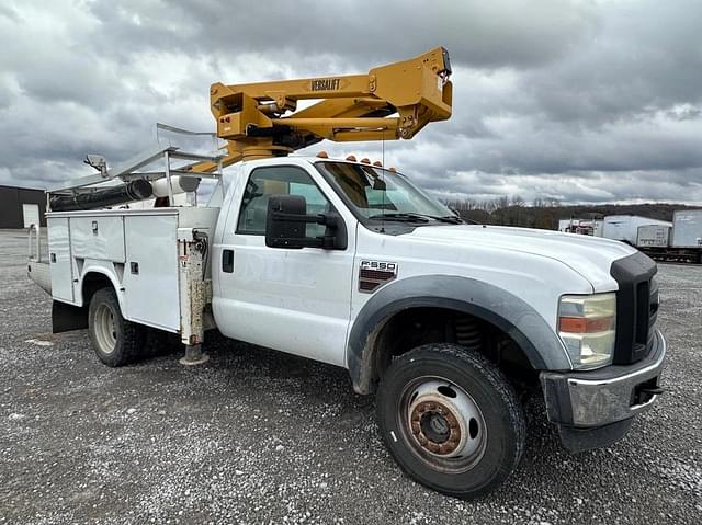 Image of Ford F-550 equipment image 2