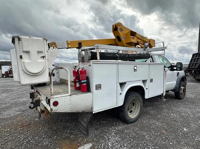 Image of Ford F-550 equipment image 3