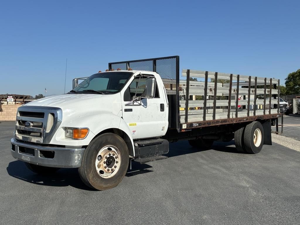 2010 Ford F-650 Equipment Image0