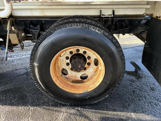 Image of Ford F-650 equipment image 4