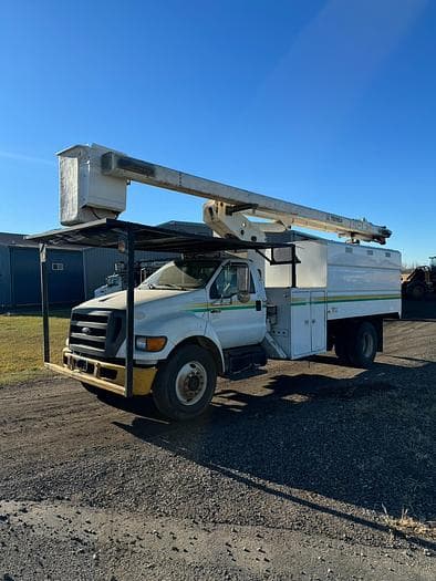 Image of Ford F-750 equipment image 2