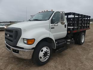 2010 Ford F-750 Equipment Image0