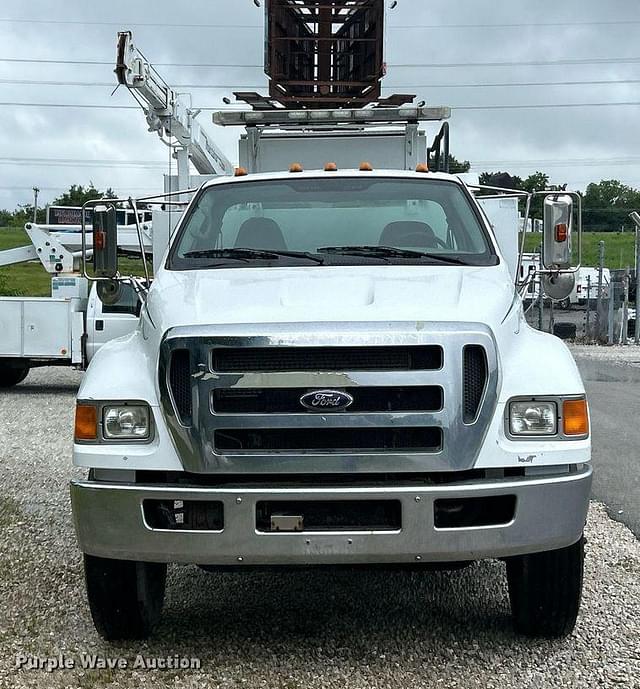 Image of Ford F-750 equipment image 1