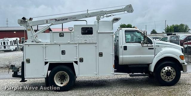 Image of Ford F-750 equipment image 3