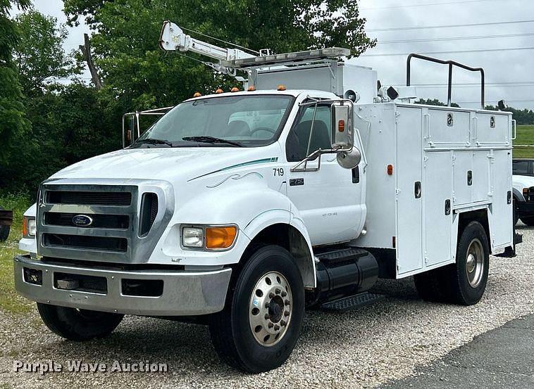 Image of Ford F-750 Primary image