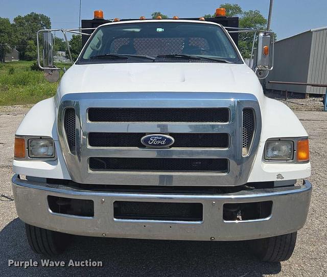 Image of Ford F-750 equipment image 1
