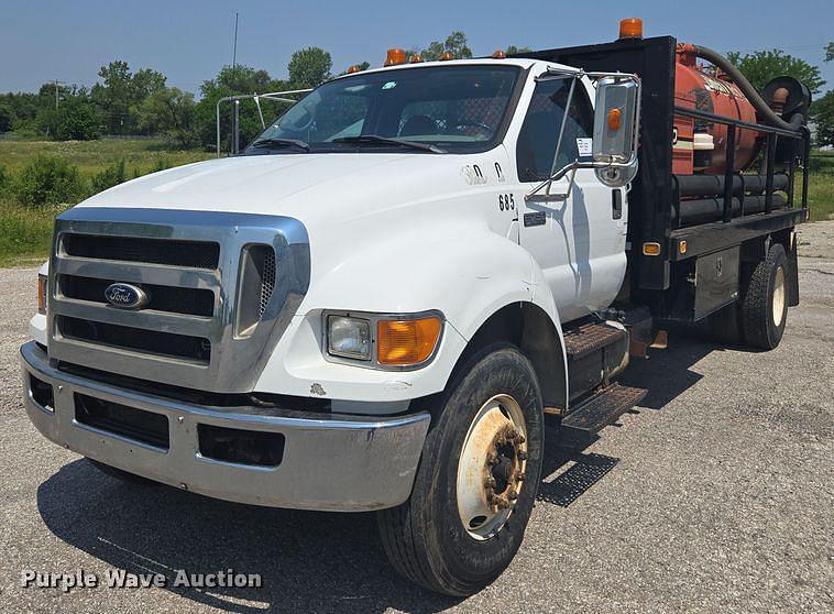 Image of Ford F-750 Primary image