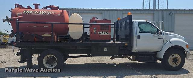 Image of Ford F-750 equipment image 3