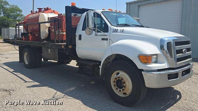 Image of Ford F-750 equipment image 2
