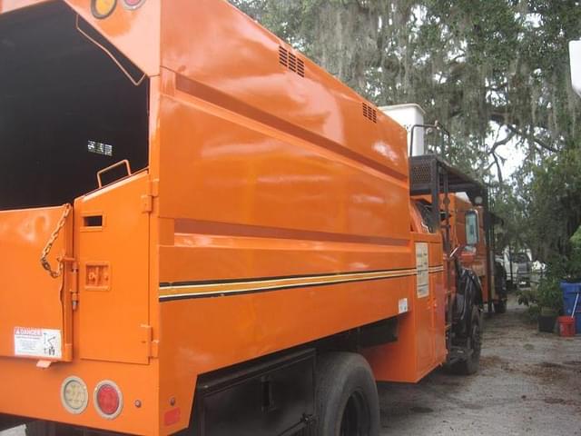 Image of Ford F-750 equipment image 2