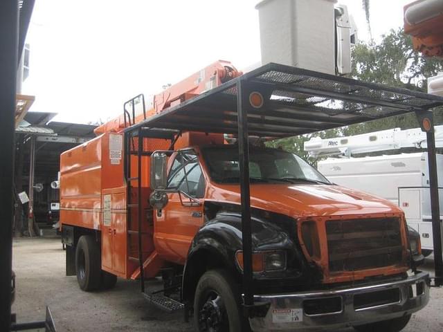Image of Ford F-750 equipment image 3