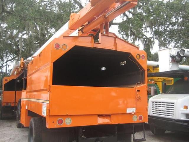 Image of Ford F-750 equipment image 4