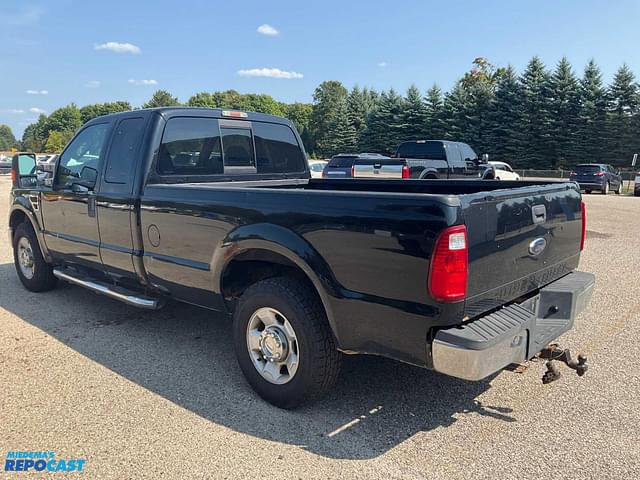 Image of Ford F-250 equipment image 2