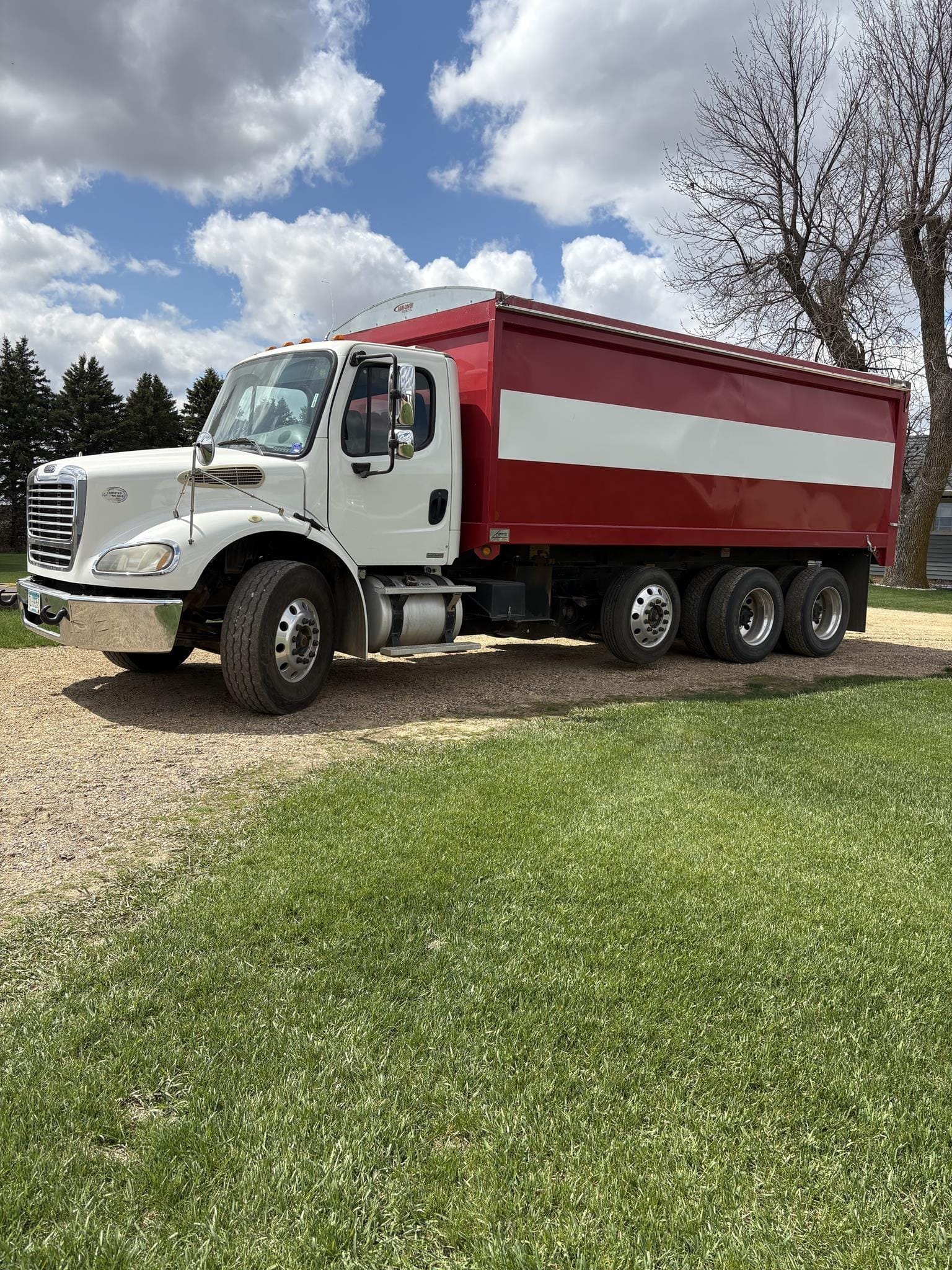 2010 Freightliner Business Class M2 100 Equipment Image0