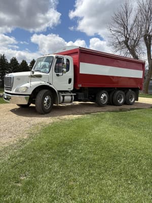 2010 Freightliner Business Class M2 100 Image