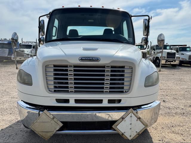Image of Freightliner Business Class M2 106 equipment image 2