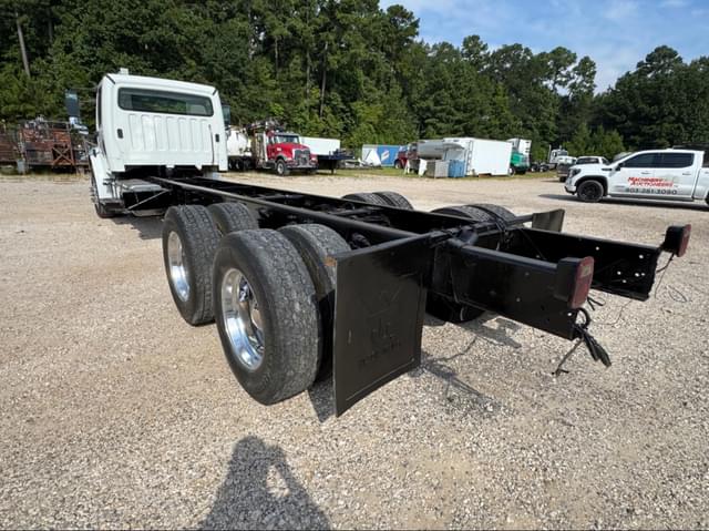 Image of Freightliner Business Class M2 106 equipment image 1