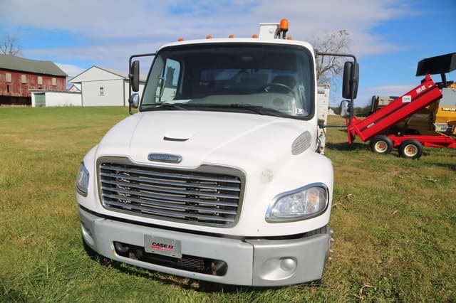Image of Freightliner Business Class M2 106 equipment image 1