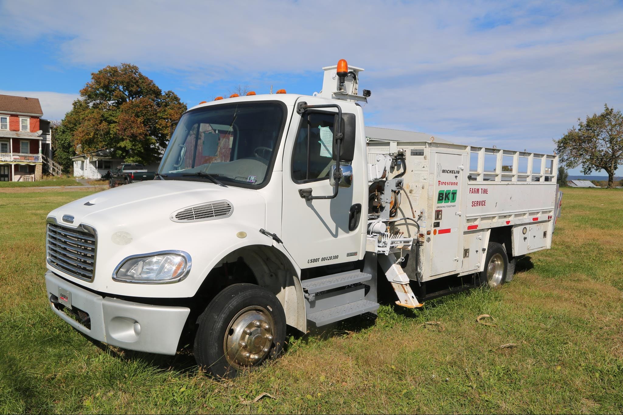2010 Freightliner Business Class M2 106 Equipment Image0