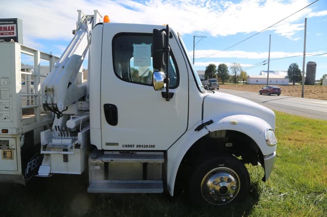 Image of Freightliner Business Class M2 106 equipment image 4