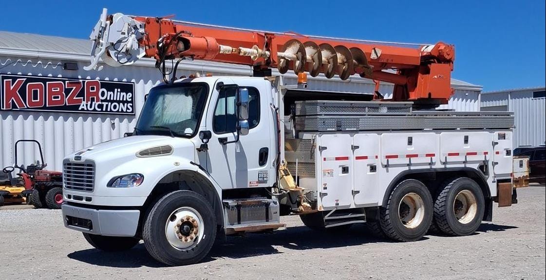 2010 Freightliner Business Class M2 106 Equipment Image0