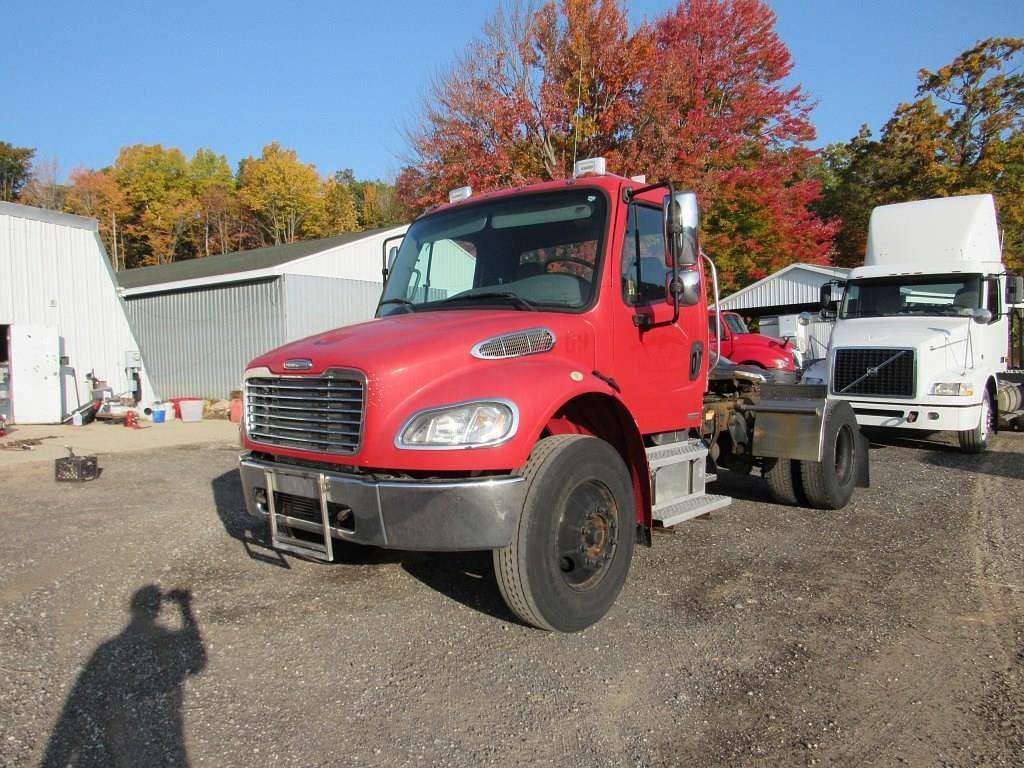 Image of Freightliner Business Class M2 106 Primary image