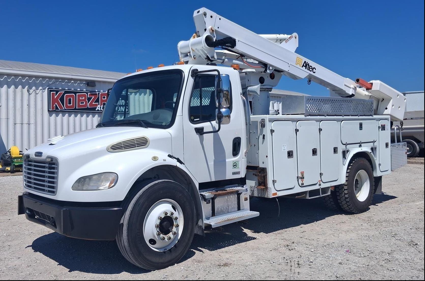 2010 Freightliner Business Class M2 106 Equipment Image0