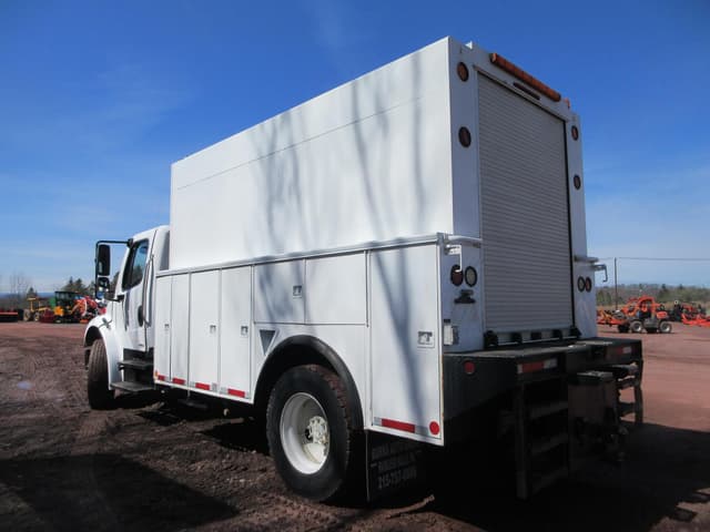Image of Freightliner Business Class M2 106 equipment image 3