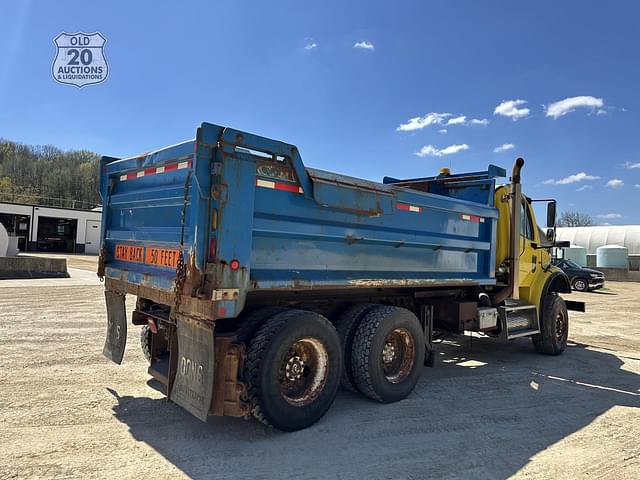 Image of Freightliner Business Class M2 112 equipment image 4