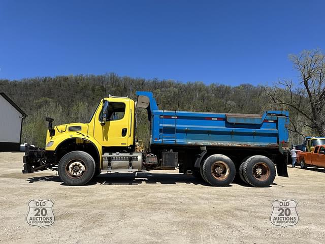 Image of Freightliner Business Class M2 112 equipment image 1