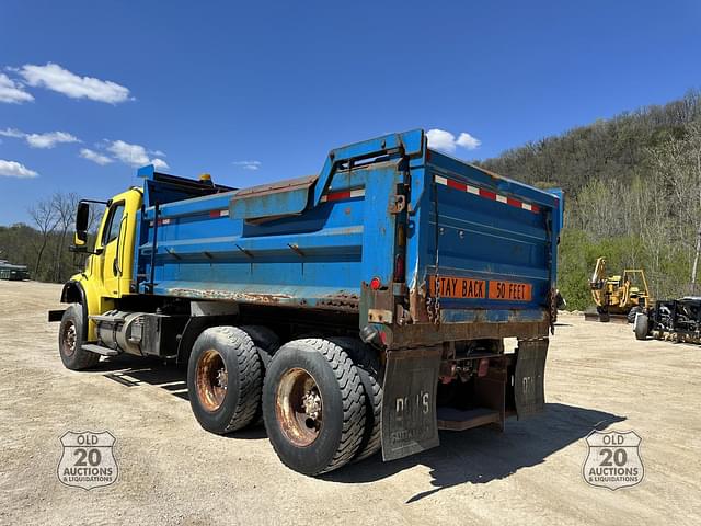 Image of Freightliner Business Class M2 112 equipment image 2