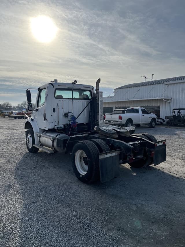 Image of Freightliner Business Class M2 112 equipment image 3