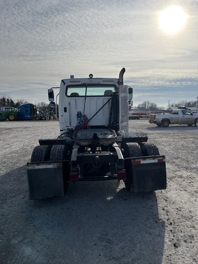 Image of Freightliner Business Class M2 112 equipment image 4